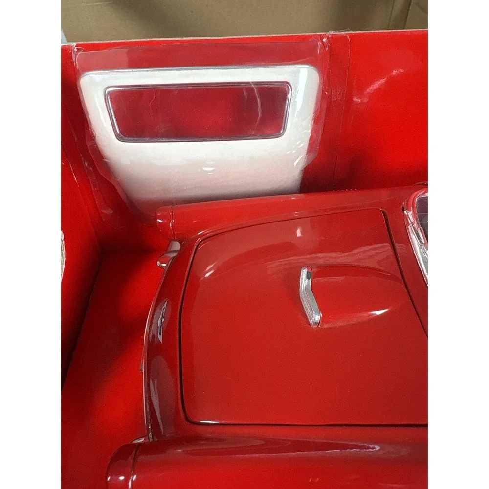 Road Signature Leather Series 1957 Ford Thunderbird Convertible Red 1:18